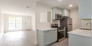 Minutes from Downtown and Blocks from St Edwards - Charming single-story Home Gallery 11