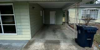 Charming 2 Bedroom Home with Large Fenced Yard! Gallery 3