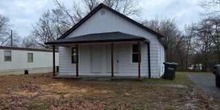 Comfy 2 Bedroom, 1 Bath House located in Radcliff Gallery 1