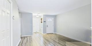 Bright 2 Bed, 1.5 Bath Townhome in New Cumberland! Gallery 1