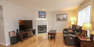 Beautifully and well maintained townhouse in desirable Georgetowne Condo Association. Gallery 3