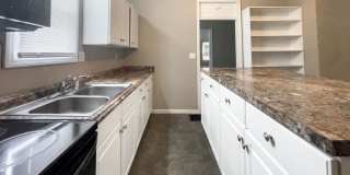 PRELEASING for AUGUST! Close to Campus Gallery 25