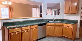 Open Floor Plan! Gallery 12
