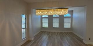 BEAUTIFULLY UPGRADED SINGLE FAMILY HOME - 3 BEDROOM, CORNER LOT WITH VAULTED CEILINGS BEAUTIFULLY UPGRADED SINGLE FAMILY HOME - 3 BEDROOM, CORNER LOT WITH VAULTED CEILINGS Gallery 7