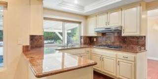 Beautiful 5-Bedroom Home in Westlake Village Gallery 1