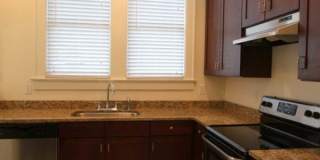 Historic 2 BR Bulgalow with Loft Gallery 10