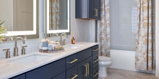 The Hadley Gallery 15