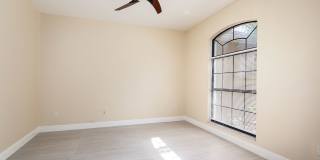 5/4 HEATHROW POOL HOME! Gallery 6