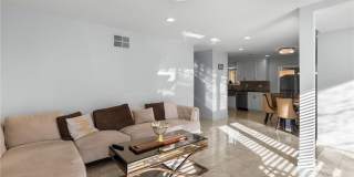 4700 Topanga Canyon Boulevard Gallery 5