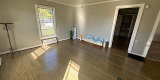 2 Bed House w/ Wooden floors, Large Front porch, Central HVAC & Huge yard! Gallery 1