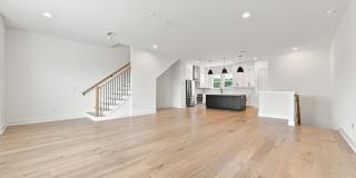 GORGEOUS Like NEW 4/3.5 CUSTOM TOWNHOME Gallery 7