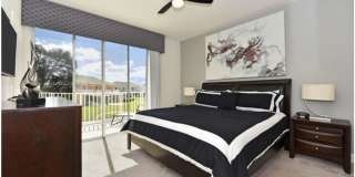 Modern Townhome in quiet neighborhood: 3BR, Pool & Near Disney Gallery 18