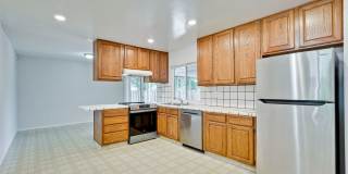 6063 Pineland Avenue Gallery 15