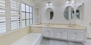 2/Bedroom Townhome in West Hills! Gallery 18