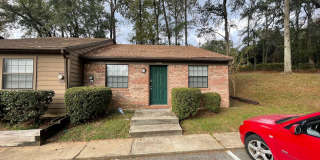 MOVE IN SPECIAL!! Super Cute 2 bedroom townhome! Gallery 1