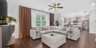Like-New 4 bedroom 2.5 bathroom home with Custom Touches, open floor plan AND a Cul-de-sac lot! Must see! Gallery 9