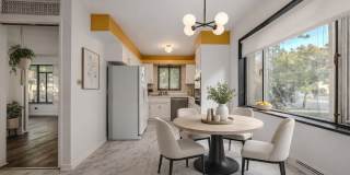 2531 W Howard Street Gallery 7