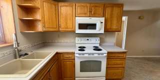 4 Bedroom Home in Villa Loma-Available NOW Gallery 24