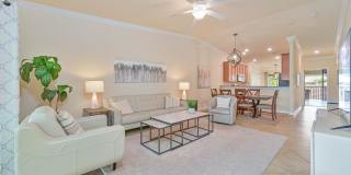 **2 + Den Condo - 1 Car garage - Fully Furnished - Short Term Lease (5.11 - 11.30) ** Gallery 13