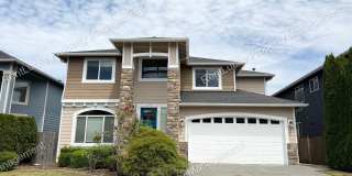 Amazing 5 Bedroom Home in Bothell with Gorgeous Finishes and Large Family Room! Gallery 1