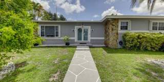 Spacious 3-Bedroom West Park Home with Private Pool Spacious 3-Bedroom West Park Home with Private Pool Gallery 4