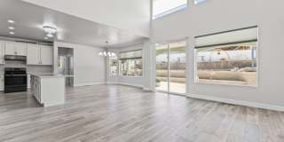 Large luxurious house with view of beautiful Utah Lake! Gallery 36