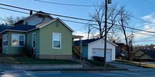 Charming 2 Bedroom Home with Garage on Corner Lot Charming 2 Bedroom Home with Garage on Corner Lot Gallery 17