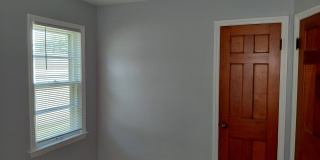 4 bedroom, 2 full bath bungalow near Cedar and Warrensville Gallery 13