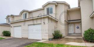 Fresh & Private Townhome Gallery 1
