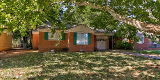 Charming 2-Bedroom Home with Spacious Backyard & Great Location Gallery 33
