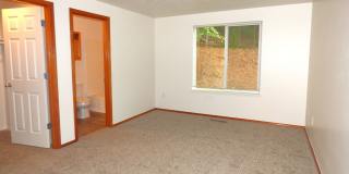Rent Special: 1/2 Off August's Rent!! 3 bed 2 bath House in South Salem! Gallery 29