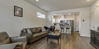 898 N 18th Avenue ~ Spacious & Immaculately Maintained Townhome Gallery 7