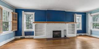 Charming 3-Bedroom Home Near Fontenelle Park Gallery 7