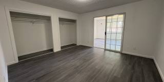 Large Living Area, rear yard has RV Access! Gallery 11