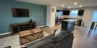 Room in 4 Bedroom Home at Bent Willow Dr Gallery 19