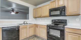 Charming 3/2/2 single-story home in highly desirable Westover Crossing Gallery 10