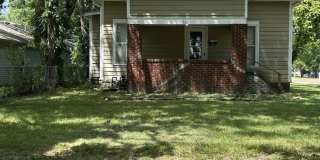 Very Spacious 3 Bedroom and 1 Bath House - Huge Corner Lot! Gallery 1
