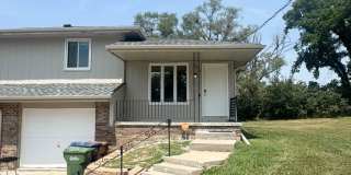 Spacious 3 Bedroom Available Now! Spacious 3 Bedroom Available Now! Gallery 1