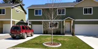 Post Fall Duplex with 1 car garage Gallery 1