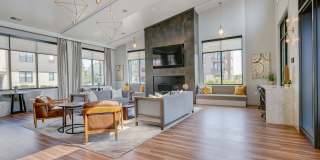 Statesman Gallery 25