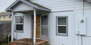 Small 2 bedroom home with fenced yard Gallery 1