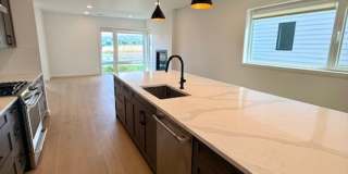 3 Bedrooms 2 1/2 Bathrooms - Where Mountains meet you at upscale living! Gallery 14