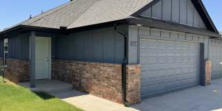 Brand New Luxurious and Spacious 3 Bedroom 2 Bath Duplex in Mustang Schools Gallery 1