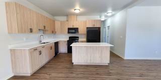FREE RENT - Beautiful New Construction in McMinnville Gallery 1