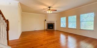 Location is Everything!!! SO Much Space!!! Gallery 9