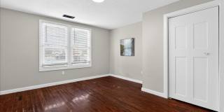 4 Bedroom, 1.5 Bath house in Shelby Park, Fenced, Off-street Parking, Pets OKAY! Gallery 25