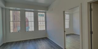 725 W Pratt Gallery 122