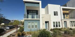 Beautiful 4-Bedroom Home in Valencia’s Five Points! Gallery 1