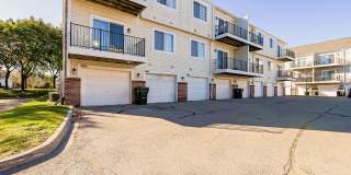 Available now!!Welcome to this charming 2-bedroom, 2-bathroom Condo in Sterling Heights, MI. Gallery 22