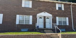 SPACIOUS TOWNHOME IN WILLOW TERRACE Gallery 1